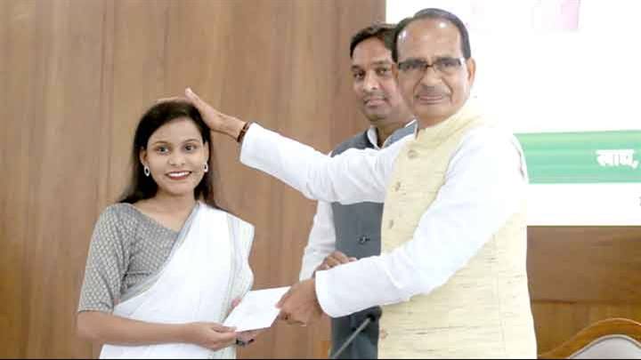 शासकीय सेवा अपने लिए नहीं, अपनों के लिए है और सभी प्रदेशवासी अपने हैं: मुख्यमंत्री श्री चौहान